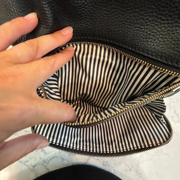 Black soft leather Kate Spade purse with original dust cover - Picture 2 of 12